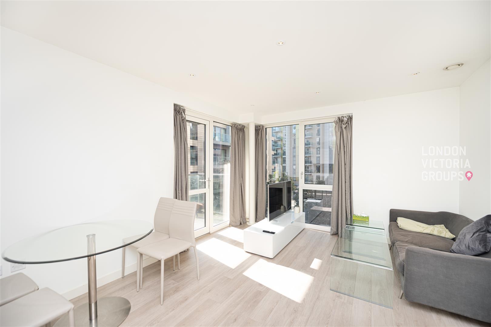 1 bed property in Hartwood Court, Devan Grove, London